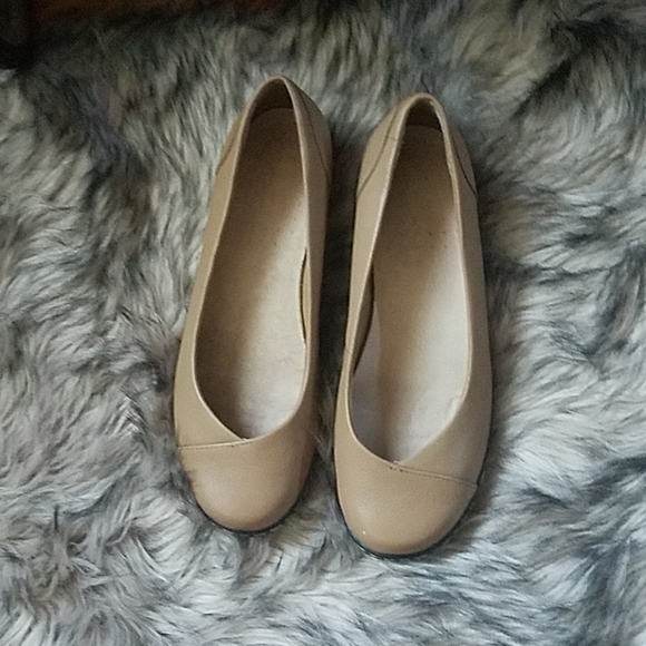 Flats - Picture 2 of 3